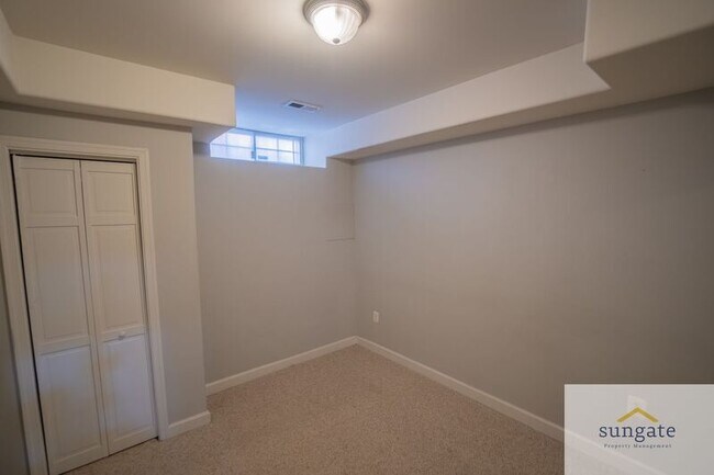 Building Photo - 11 N Streeper St