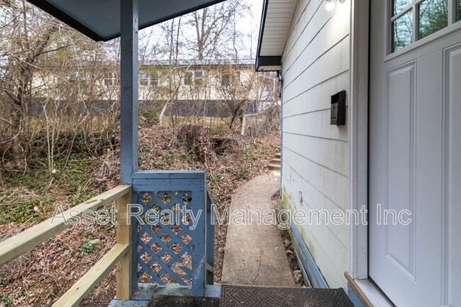 Building Photo - 219 Highland Ave