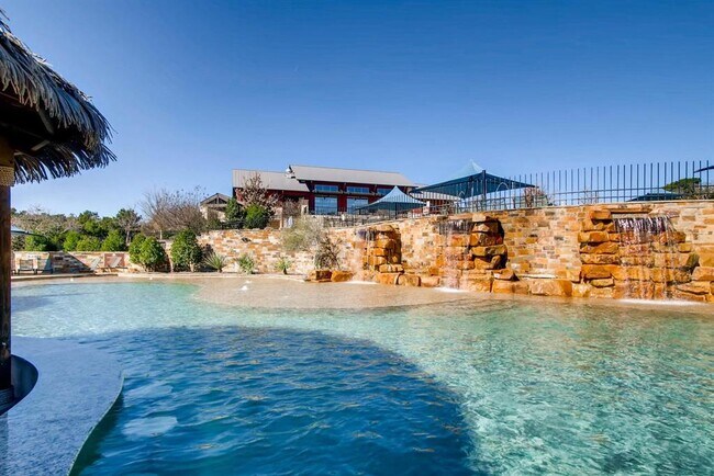 Building Photo - 303 Highland Village Cove