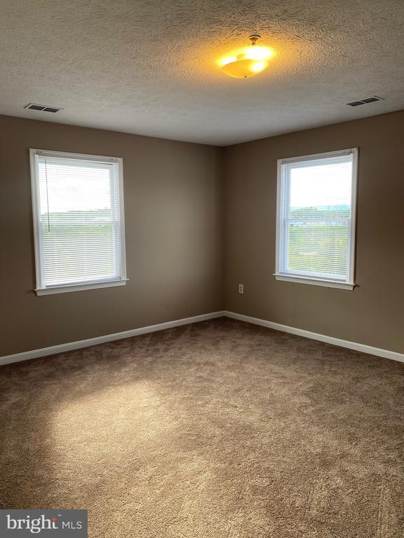 Building Photo - 1284 S Ox Rd