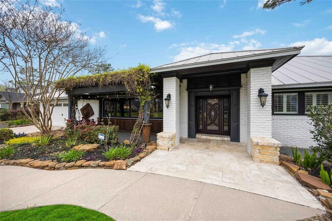 Building Photo - 4031 Fernwood Dr