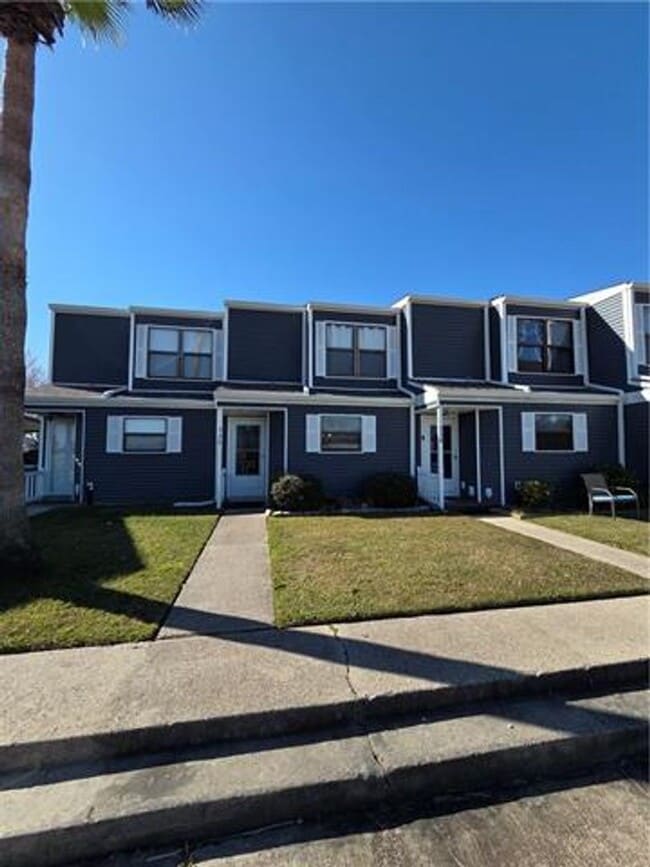 Building Photo - Water Front Condo