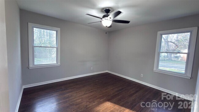 Building Photo - 2900 Edsel Pl