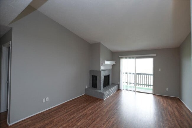 Building Photo - 10555 Turtlewood Ct