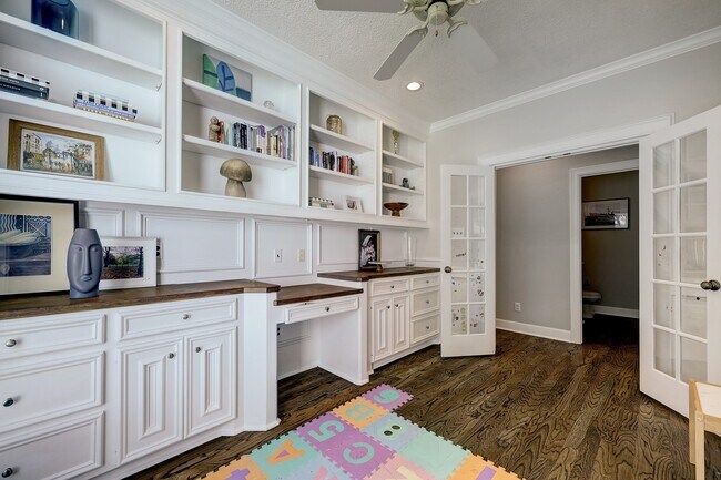 Building Photo - 18902 Mountain Spring Dr