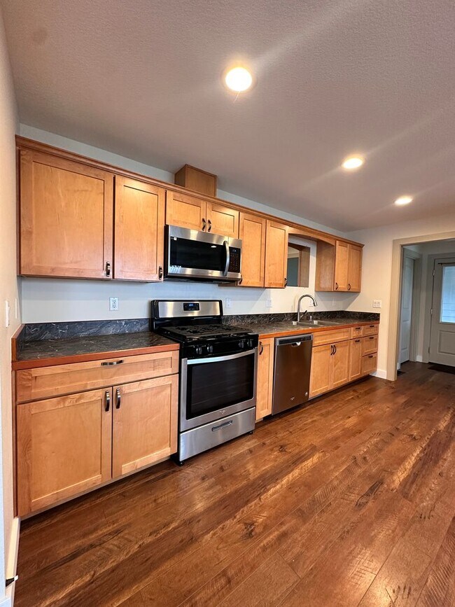 Building Photo - Charming 2-bedroom, 1-bathroom home