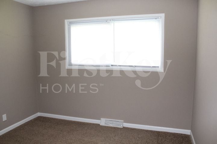 Building Photo - 243 Tracy Rd