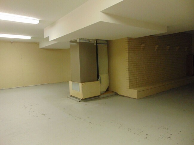 Building Photo - 12820 W Hwy EE