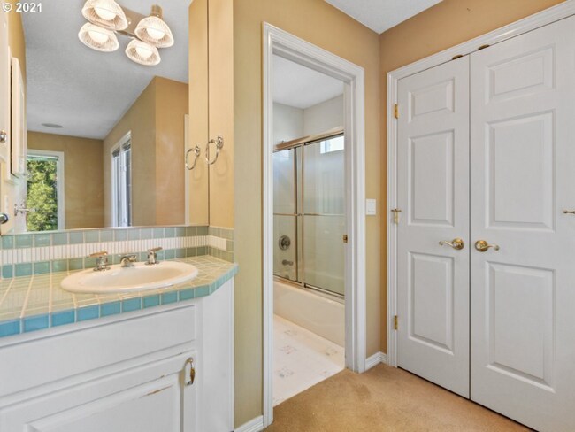 Building Photo - 2080 Wellington Dr