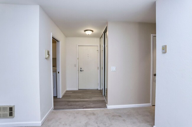 Building Photo - ? Updated 3BR/2BA Foster City Condo – Half...
