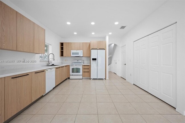 Building Photo - 3019 NW 30th Ave