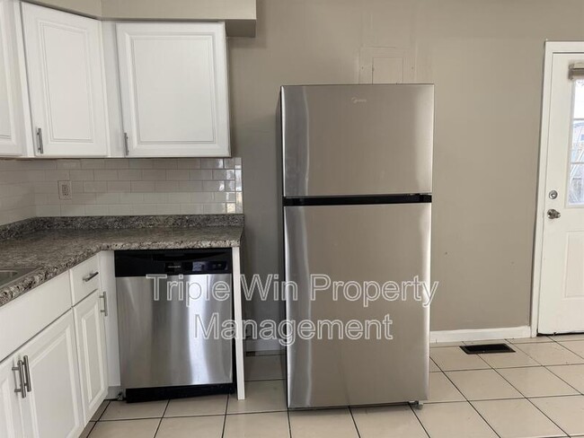 Building Photo - 1630 Kay Dr