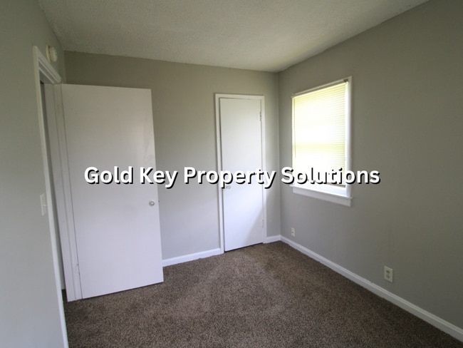 Building Photo - Cute 2 bed 1 bath Home For Rent W/ Detached Garage (SECTION 8 APPROVED)