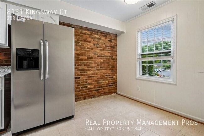 Building Photo - 8131 Kingsway Ct