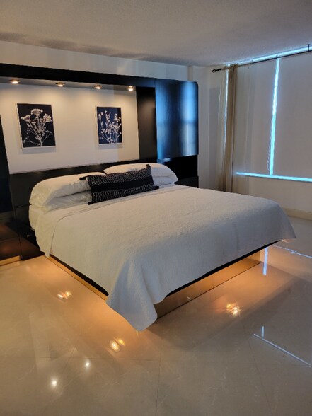 Building Photo - 3800 S Ocean Dr