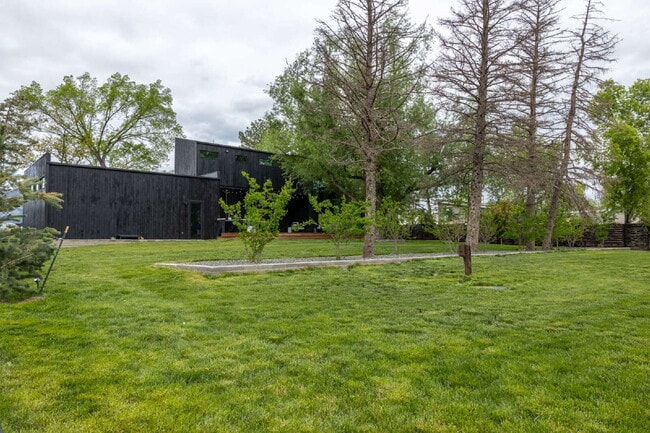 Building Photo - Modern Luxury Rental with Unobstructed Flatiron Views