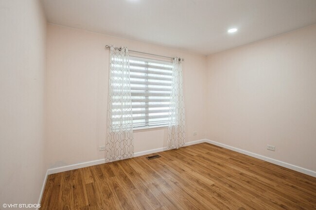 Building Photo - 1051 Rockport Dr