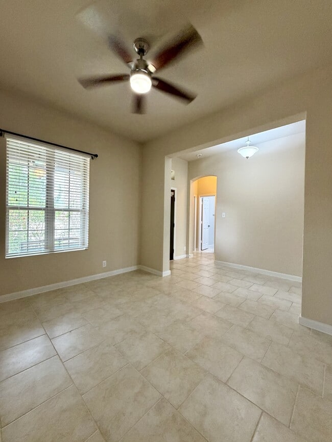 Building Photo - 646 Ridge Lawn Dr