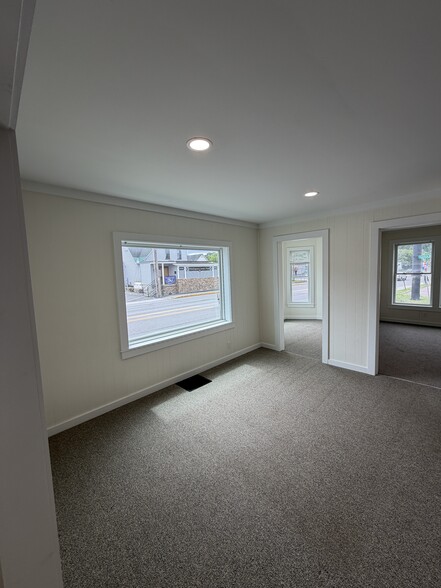 Building Photo - 14 Maple Ave