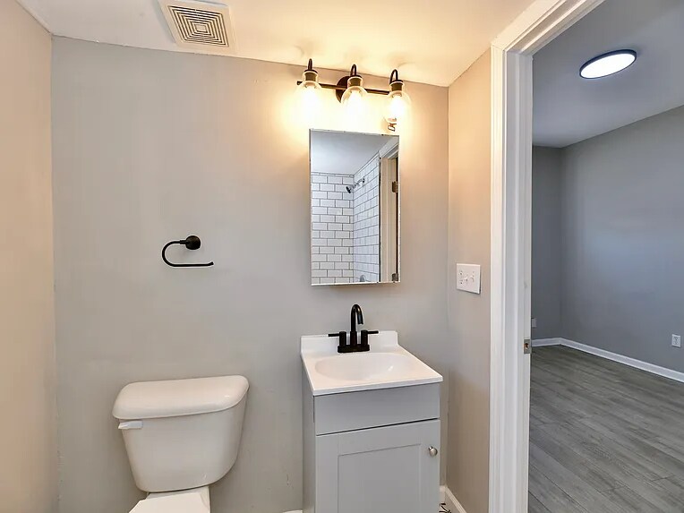 Building Photo - 8110 Bentley Farms Dr