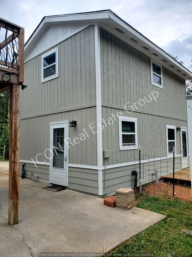 Building Photo - 1/1 townhome in the county-
