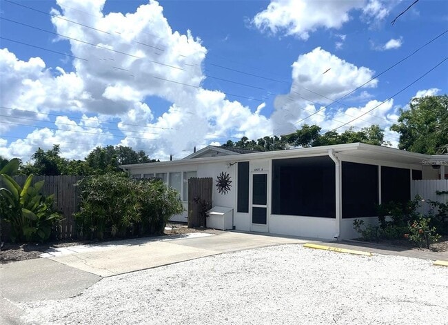 Building Photo - 828 S Tuttle Ave