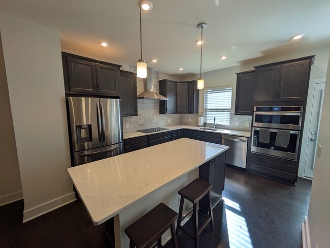 Building Photo - 15037 New Amsterdam Ln