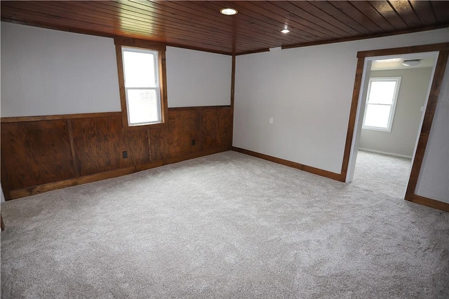 Building Photo - 305 Chestnut St