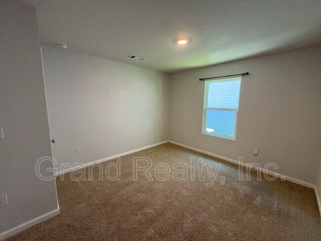 Building Photo - 5482 Peach Dr
