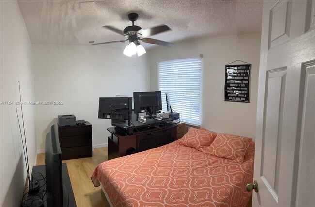 Building Photo - 803 SW 118th Ave