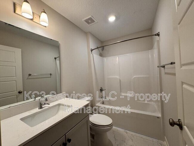 Building Photo - 3716 SW Maryville Pl