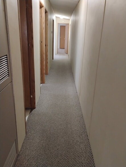 Building Photo - 713 N Linn St