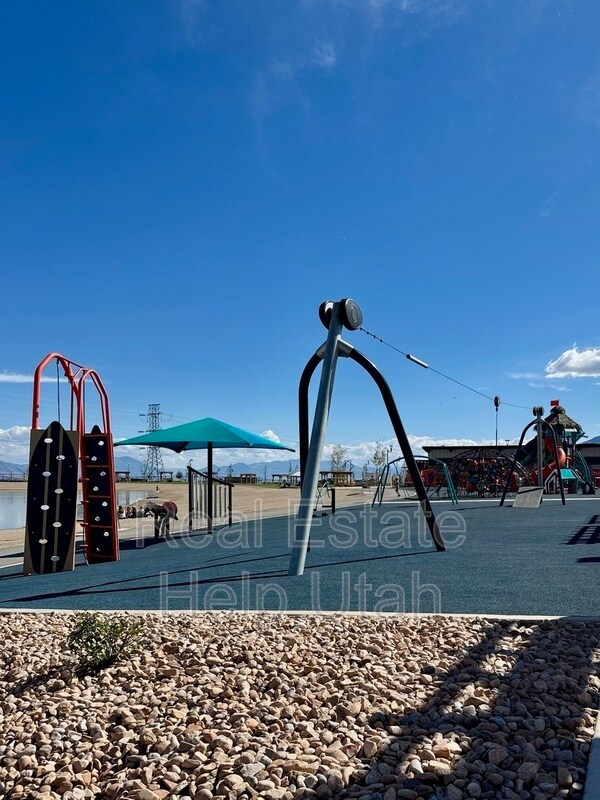 Building Photo - 1565 Charmer Ln