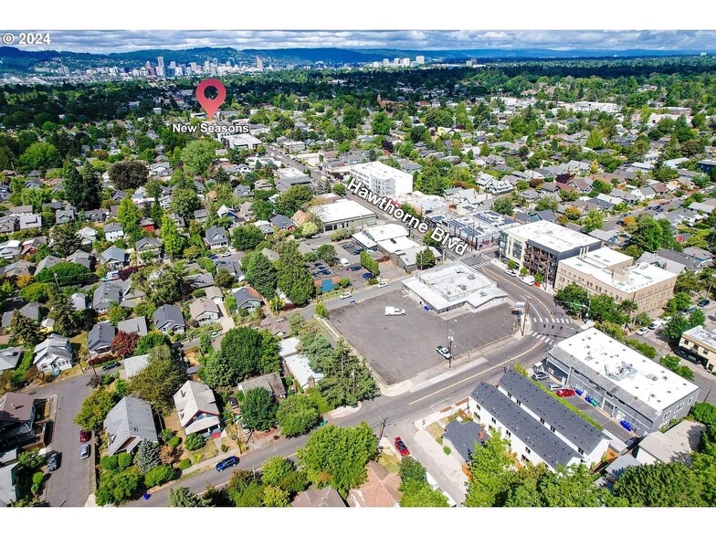 Building Photo - 1570 SE 50th Ave