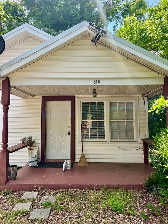 Building Photo - 810 Oconee St