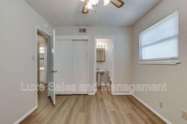Building Photo - 1805 Melody Dr