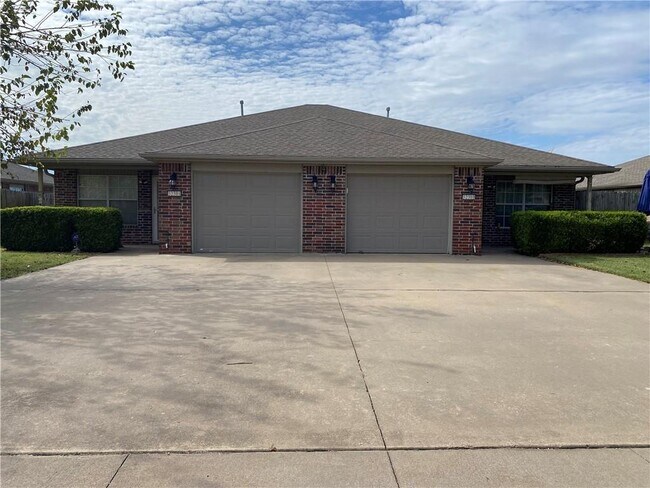 Primary Photo - 3230 Memory Ln