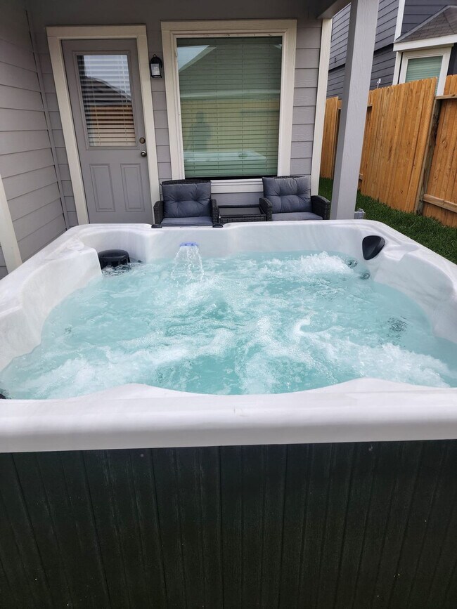 Building Photo - 8110 Alpine Bearberry Dr