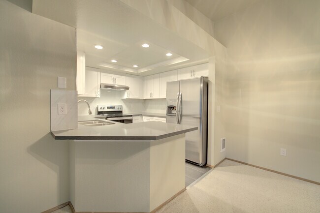 Building Photo - 1270 Bellevue Way NE