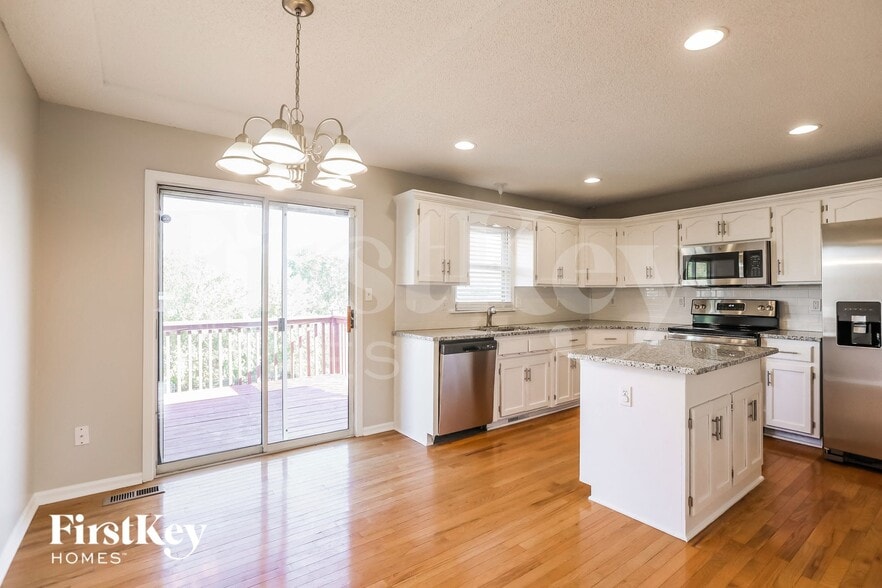 Building Photo - 8684 NE 110th St