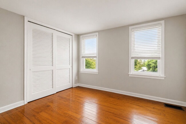 Building Photo - 506 S Lazelle St