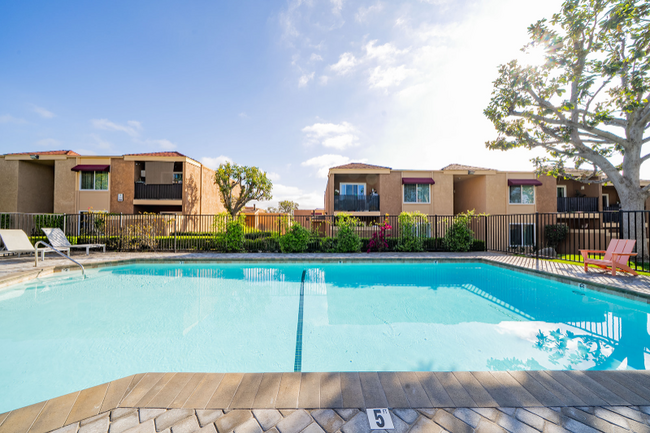 Building Photo - 1440 Oak Dr