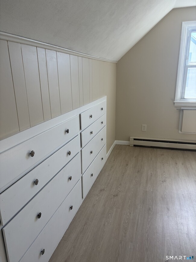 Building Photo - 123 Longview Ave