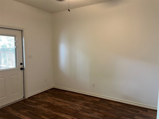 Building Photo - 1841 Caroline Ln