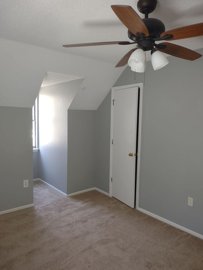 Building Photo - ****MOVE IN SPECIAL****Fabulous Upgraded Three Bedroom/Two Bath Townhome - Walking Distance to Le...