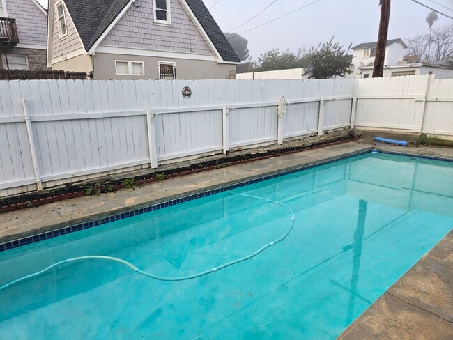 Building Photo - 229 Philippine St