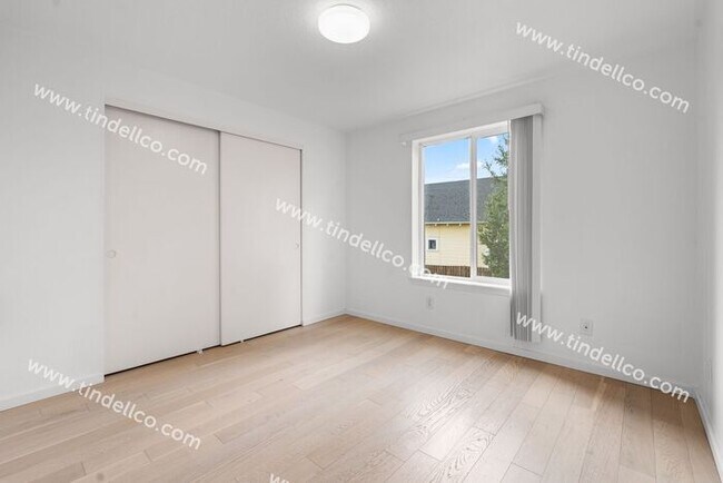 Building Photo - Spacious 3BR w/ Fenced Backyard w/ Deck – ...