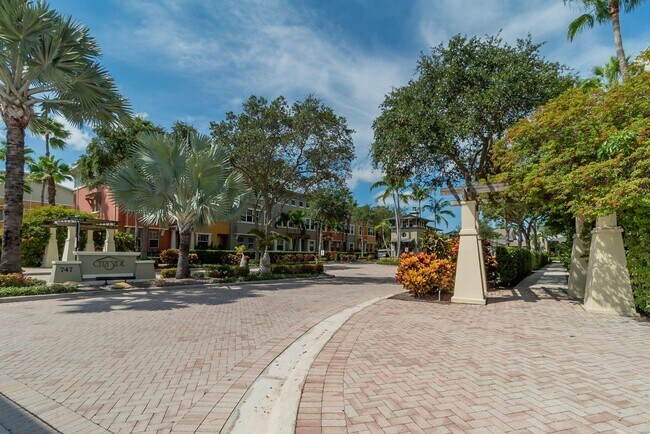 Building Photo - 850 Millbrae Ct