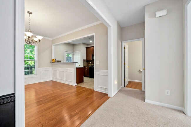 Building Photo - 3305 Chastain Gardens Dr NW