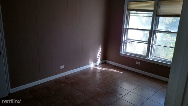 Building Photo - 4 br, 1 bath House - 808 Roselawn Dr.